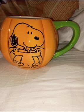 Peanuts International Snoopy Pumpkin Ceramic Mug Orange with Green Handle
